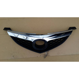 MAZDA 3 03-08 Решетка радиатора(седан) 06-09